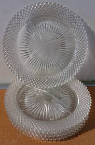 lot 140 image: LOT OF 5 VINTAGE 1930S DIVIDED GLASS DINNER PLATES IN STYLE SHOWN. EACH MEASURES APPROX. 10.25 IN DIAMETER. (YOUR BID X 5)