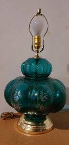 lot 142 image: VINTAGE LARGE SIZE HANDBLOWN-STYLE GLASS LAMP WITH HAND PAINTED FLORAL DESIGN AS SHOWN. MEASURES APPROX. 13 x 23.