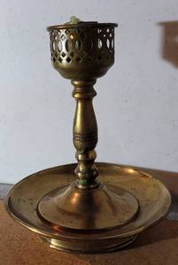 lot 154 image: VINTAGE BRASS CANDLESTICK HOLDER IN STYLE SHOWN.