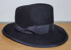 lot 156 image: VINTAGE 1960S - 1970S IMPORTINA HAT IN STYLECOLORCONDITION SHOWN.