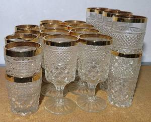 lot 160 image: VINTAGE LOT OF 24 WEXFORD STYLE GLASSES WITH GOLD EDGE IN SIZESSTYLES SHOWN. (YOUR BID X 24)