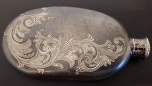 lot 179 image: VINTAGE CANTEEN WITH AN INTRICATE CARVED DESIGN AS SHOWN. MEASURES APPROX. 6 H x 3 W x 1 THICK.