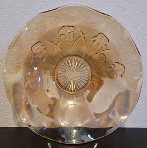 lot 180 image: VINTAGE CARNIVAL GLASS STYLE BOWL IN STYLECOLOR SHOWN. MEASURES APPROX. 11.5 ACROSS THE TOP x 3.25 H.