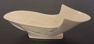 lot 185 image: VINTAGE ROSEVILLE POTTERY SILHOUETTE LEAF PLANTER 729-12 AS SHOWN. MEASURES APPROX. 12.75 x 3.5 x 4.75.