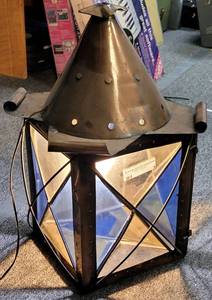 lot 3 image: VINTAGE BRASS LAMP WITH STAINED GLASS STYLE SIDES AS SHOWN.