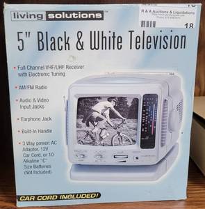 lot 18 image: LIVING SOLUTIONS 5 BLACK AND WHITE TELEVISION IN ORIGINAL BOX AS SHOWN. SEE PICTURES