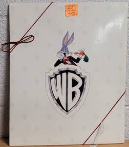 lot 20 image: VINTAGE WARNER BROTHERS GIFT BOX AS SHOWN.