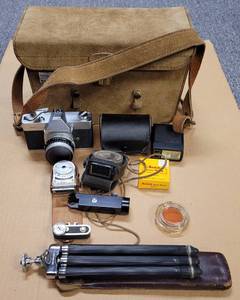 lot 21 image: VINTAGE MAMIYA  SEKOR 35MM CAMERA MODEL 528TL PLUS ACCESSORIES INCLUDING LENSES, VINTAGE TRIPOD, FLASES AND MORE AS SHOWN.
