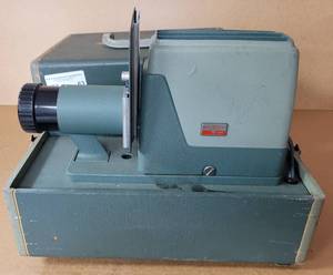 lot 63 image: VINTAGE ARGUS AUTOMATIC FILM PROJECTOR MODEL 300 AS SHOWN.