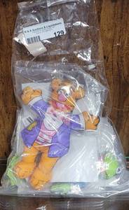 lot 129 image: UNOPENED 1998 BLOCKBUSTER KERMIT THE FROG AND FOZZIE TOYS AS SHOWN.