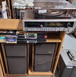 lot 163 image: VINTAGE CRAIG AMFM EIGHT TRACK STEREO RECORDER WITH TURNTABLE AND SPEAKERS AS SHOWN.