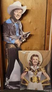 lot 189 image: ROY ROGERS AND DALE EVANS LIFESIZE CARDBOARD STANDUP IN STYLECOLORCONDITION SHOWN.