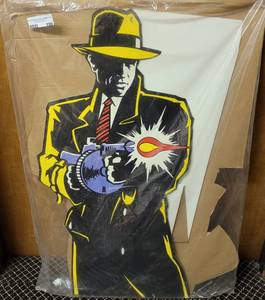 lot 190 image: DICK TRACY LIFESIZE CARDBOARD STANDUP IN STYLECOLORCONDITION SHOWN.