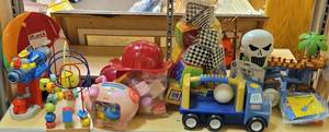 lot 197 image: LOT OF ASSORTED TOYS AS SHOWN.