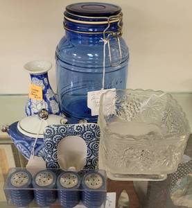 lot 263 image: ASSORTED GLASS ITEMS AND MORE AS SHOWN.