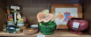 lot 275 image: LOT OF ASSORTED ITEMS INCLUDING HAEGER FLORAL VASE, LEATHER WITH BRASS PLATES, PAPER WEIGHT, AND MORE AS SHOWN.