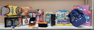lot 283 image: LOT OF ASSORTED ITEMS INCLUDING GLASSES AND MORE AS SHOWN.
