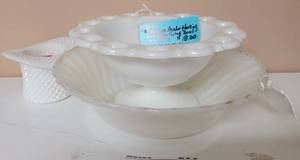 lot 293 image: VINTAGE ASSORTED MILK GLASS DISHES AS SHOWN.