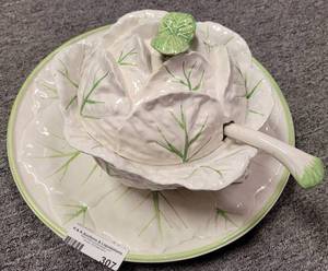 lot 307 image: VINTAGE ITALIAN MOJALICA SOUP TUREEN WITH LADLE AND SERVING TRAY BY ANTONIO ZEN NOVE IN STYLE SHOWN. MADE IN ITALY.