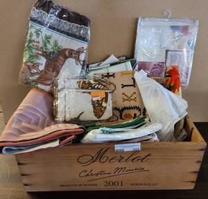 lot 322 image: LOT OF TABLECLOTHS, CURTAINS, KITCHEN ITEMS AND MORE INCLUDING HAND SEWN.