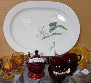 lot 326 image: RUBY RED GLASS CUPS, CANDLE HOLDERS, MOON AND STARS DESIGN GLASSES, 1981 MARY LOU GOERTZEN TRILLIUM DESIGN SERVING TRAY (PORTUGAL) AS SHOWN.