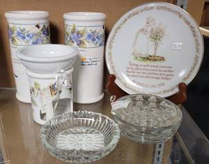 lot 329 image: VINTAGE 1978 HOLLY HOBBIE MOTHERS DAY PLATE, CERAMIC VASES, AND MORE AS SHOWN.