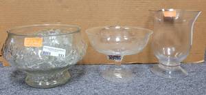 lot 333 image: PRINCESS HOUSE COMPOTE IN HERITAGE PATTERN, PUNCH BOWL WITH 15 CUPS AND GLASS VASE AS SHOWN.