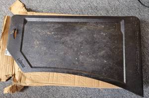 lot 337 image: LODGE CAST IRON GRIDDLE WITH BOX AS SHOWN.