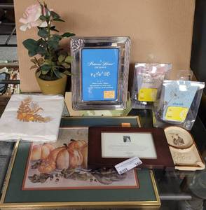 lot 340 image: PRINCESS HOUSE SIVERPLATE FRAME, FLORAL POT, PHOTO ALBUM, HOME DECOR AND MORE AS SHOWN.