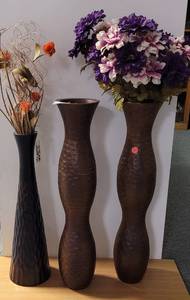 lot 350 image: LOT OF 3 VASES IN STYLESCOLORSCONDITION SHOW. TWO WITH FLORAL ACCENTS AS SHOWN.