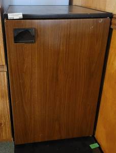 lot 360 image: MONTGOMERY WARD DORM STYLE REFRIGERATOR IN STYLECOLORCONDITION SHOWN.