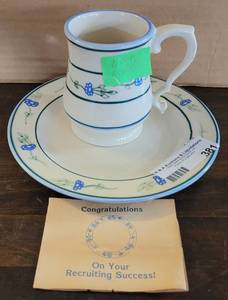 lot 381 image: 8 PIECES OF VINTAGE 1984 PRINCESS HOUSE PLATES AND CUPS IN STYLEDESIGN SHOWN. 4 PLATES AND 4 CUPS INCLUDED. NICE
