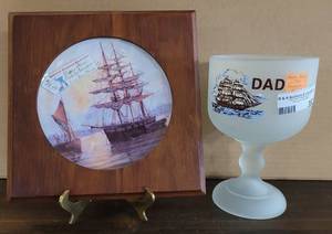lot 382 image: VINTAGE CONNOISSEUR PLATE WITH CLIPPER SCENE DESIGN (ENGLAND) AND 1986 FROSTED STYLE BEER MUG AS SHOWN.
