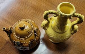 lot 391 image: VINTAGE YELLOW POTTERY STYLE DOUBLE-HANDLE VASE MARKED 9840-I AND VINTAGE TEAPOT (JAPAN) AS SHOWN.