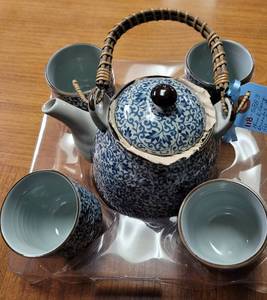 lot 394 image: WORLD MARKET BLUE AND GRAY ORIENTAL CERAMIC TEA SET AS SHOWN.