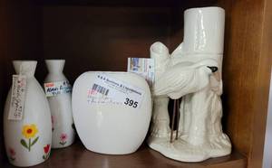 lot 395 image: PORCELAIN CRANE VASE, ASAHI AND OTAGIRI BUD VASES (JAPAN) AND MORE AS SHOWN.