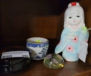 lot 396 image: VINTAGE CERAMIC HAKATA GIRL, PAPER WEIGHT, TRINKET BOX AND MORE AS SHOWN.