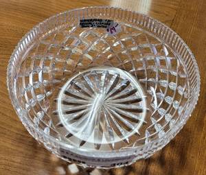 lot 404 image: VINTAGE WATERFORD CRYSTAL LISMORE BOWL AS SHOWN. MEASURES APPROX. 8 IN DIAMETER.