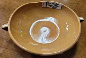 lot 408 image: VINTAGE 1948 ROSEVILLE POTTERY VASE  BOWL 226-8 IN STYLECOLORCONDITION SHOWN.
