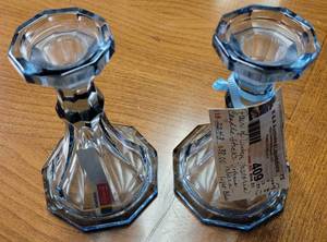 lot 409 image: PAIR OF VINTAGE LIGHT BLUE FOSTORIA CANDLESTICK HOLDERS IN VIRGINIA PATTERN AS SHOWN.