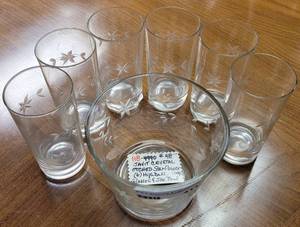 lot 411 image: VINTAGE JAVIT CRYSTAL ETCHED STARFLOWER DESIGN ICE BOWL AND GLASSES AS SHOWN.