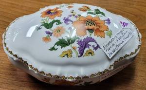 lot 413 image: ROCHARD-LIMOGES FRANCE PORCELAIN DRESSER  VANITY TRINKET BOX IN STYLECOLORCONDITION SHOWN.