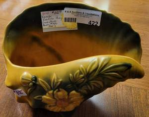 lot 422 image: VINTAGE 1940S ROSEVILLE POTTERY PEONY CONCH SHELL PLANTER #436 IN STYLECOLORCONDITION SHOWN.