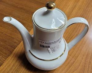 lot 430 image: VINTAGE WINTERLING ROSLAU BAVARIA TEACOFFEE POT WITH LID WITH GOLD ACCENTS AS SHOWN.