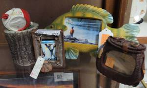lot 455 image: LOT OF ASSORTED PICTURE FRAMES IN STYLETHEME SHOWN.