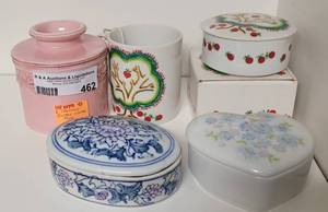 lot 462 image: PINK . TREMAIN BUTTER CROCK AND CERAMIC TRINKET BOXES IN STYLESCOLORS SHOWN.