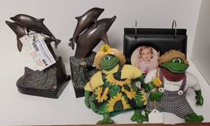 lot 464 image: PAIR OF BRASS STYLE DOLPHINS BOOK ENDS PLUS MORE AS SHOWN.