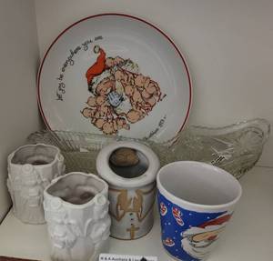 lot 495 image: CHRISTMAS 1973 AUTHENTIC KEWPIE DESIGN COLLECTIBLE PLATE PRESSED GLASS DISHES AND MORE AS SHOWN.