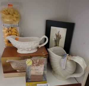 lot 496 image: ASSORTED LOT INCLUDING CERAMIC SEASHELL PLANTER, HARVEST CERAMIC GRAVY BOWL, FRAME AND MORE AS SHOWN.