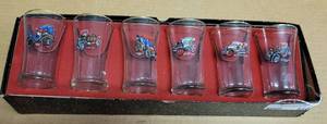 lot 510 image: VINTAGE ASTOR GLASSWARE SET MADE IN ENGLAND IN BOX AS SHOWN.